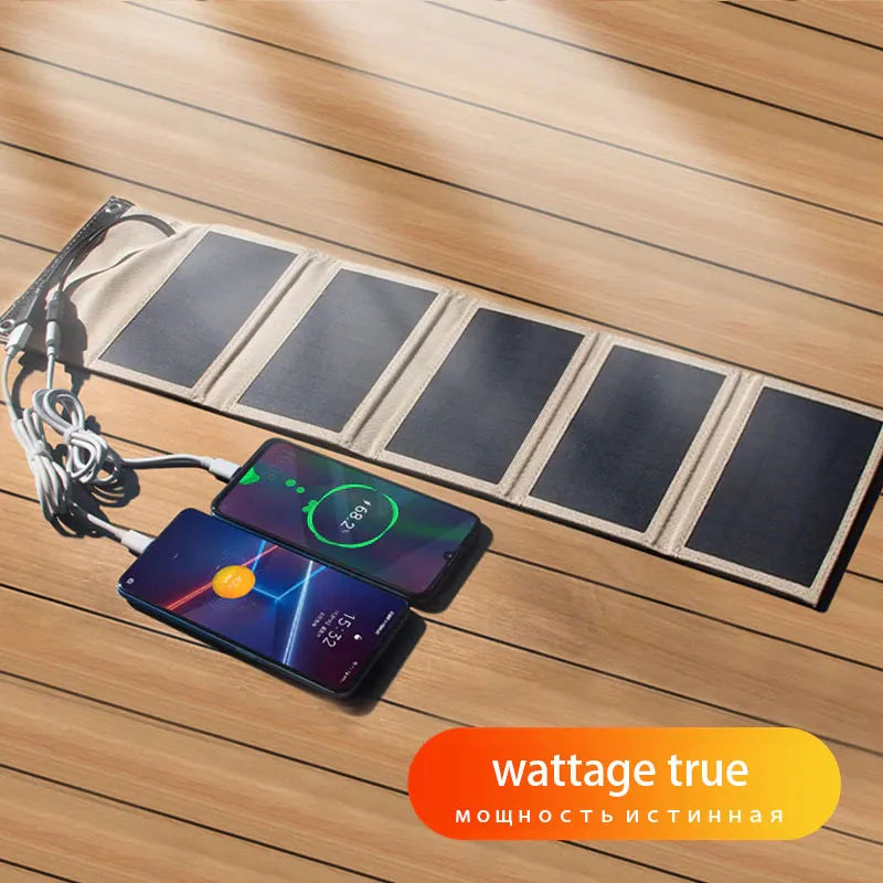 Faltbare Solar Powerbank 10.000 mAh für Outdoor-Abenteuer. Robustes Solarladegerät für Camping & Reisen.