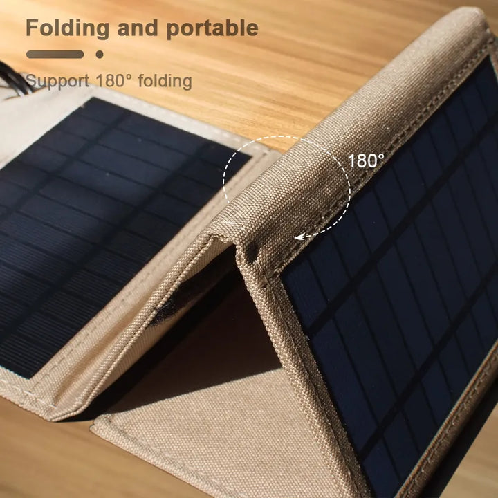 Handliche faltbare Solar Powerbank mit 10.000 mAh. Zuverlässige Energielösung für Outdoor-Trips.
