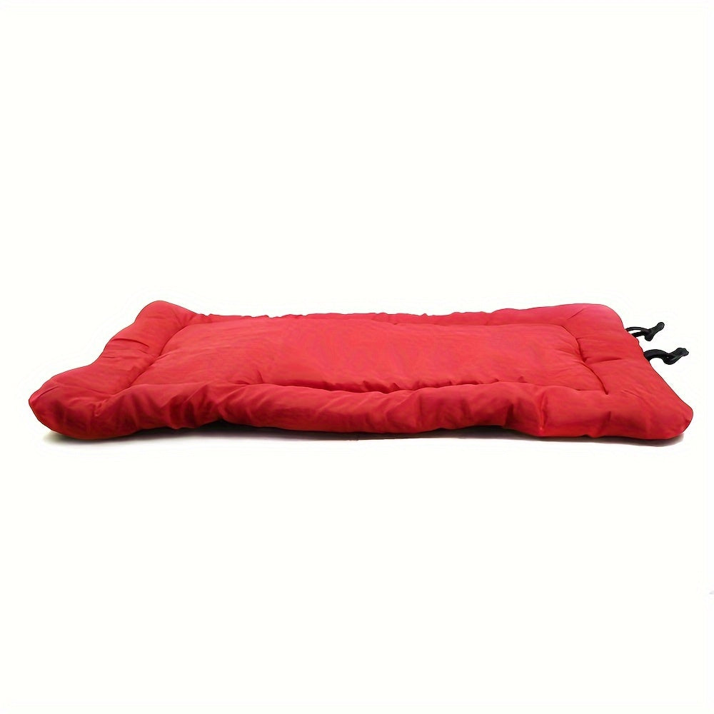 Leichte, faltbare Hundematte für unterwegs. Perfekter wasserdichter Liegeplatz für Outdoor-Abenteuer.