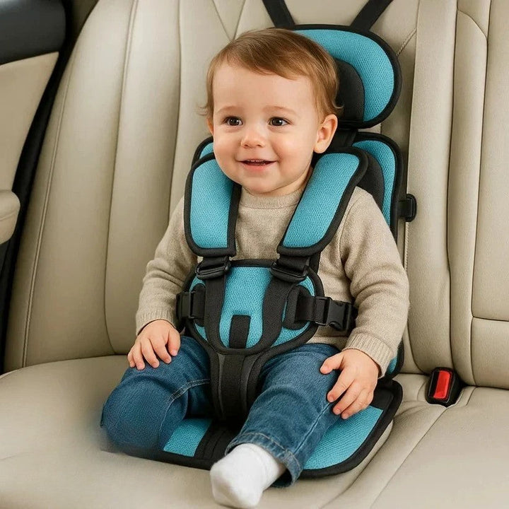 Faltbarer Kindersitz für unterwegs mit Gurtsystem. Ideal für Reisen & Autozubehör.