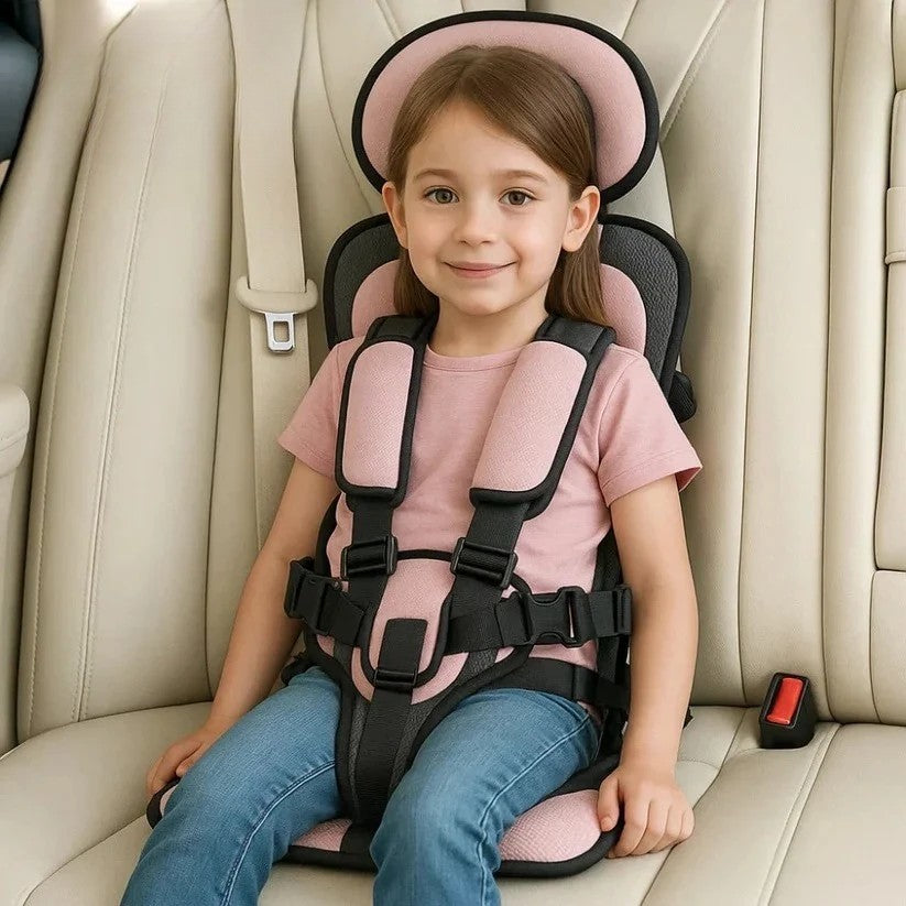 Faltbarer Kindersitz mit Anschnallgurt für maximale Kindersicherheit im Fahrzeug.