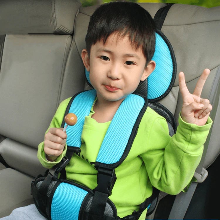 Sicherer Kinder-Reisesitz mit 5-Punkt-Gurt. Faltbares Design, ideal für Flugzeug & Auto. Babyausstattung.