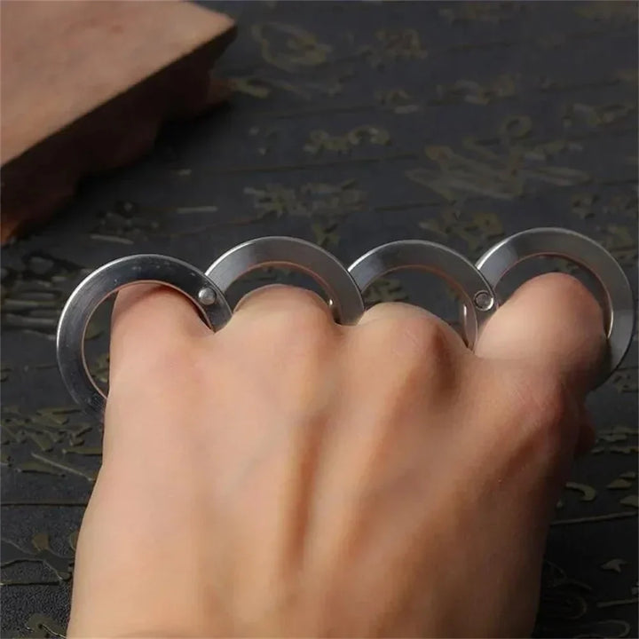 Unisex Edelstahl-Ring zur Selbstverteidigung, faltbar und rotierbar. Ein diskretes Werkzeug für Ihre Sicherheit.