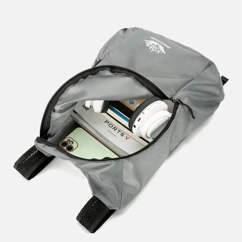 Ultraleichter Wanderrucksack 20L in faltbarem Design, wasserdicht und platzsparend für jeden Trip.