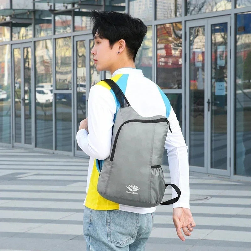 Vielseitiger Reiserucksack 20L, faltbar & wasserdicht, als praktischer Begleiter für unterwegs.