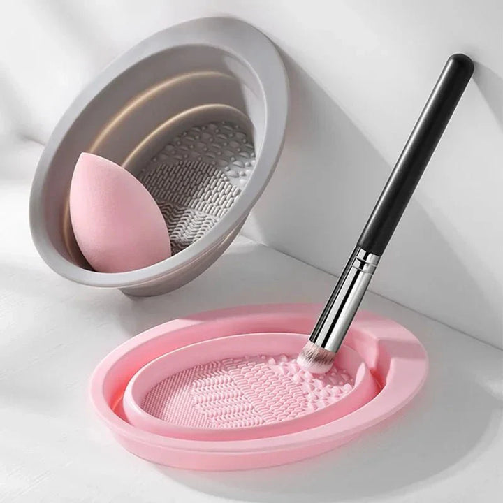 Faltbarer Silikon Make-up Pinselreiniger & Schale. Reinigt Beauty-Pinsel gründlich & hygienisch.