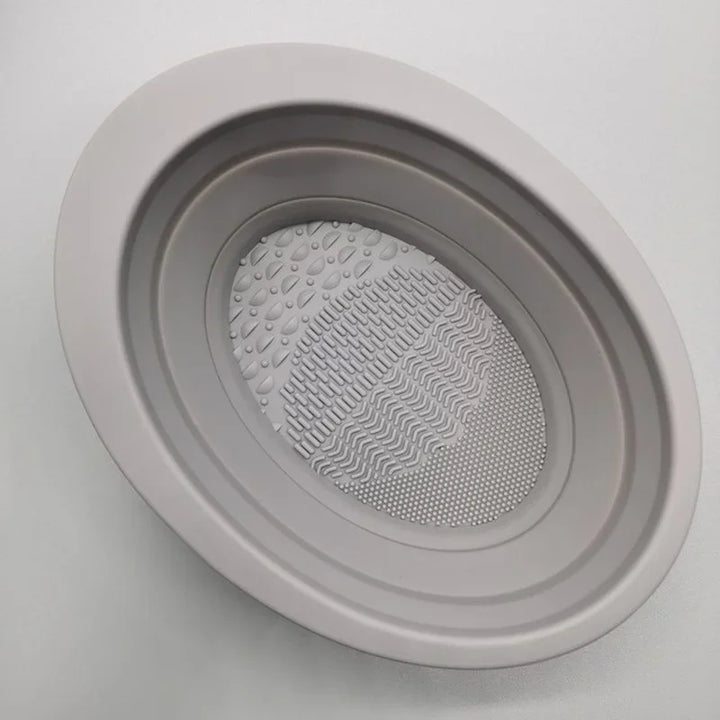 Sauberkeit für Beauty-Tools: Faltbarer Silikon Pinselreiniger mit praktischer Schale für Make-up.