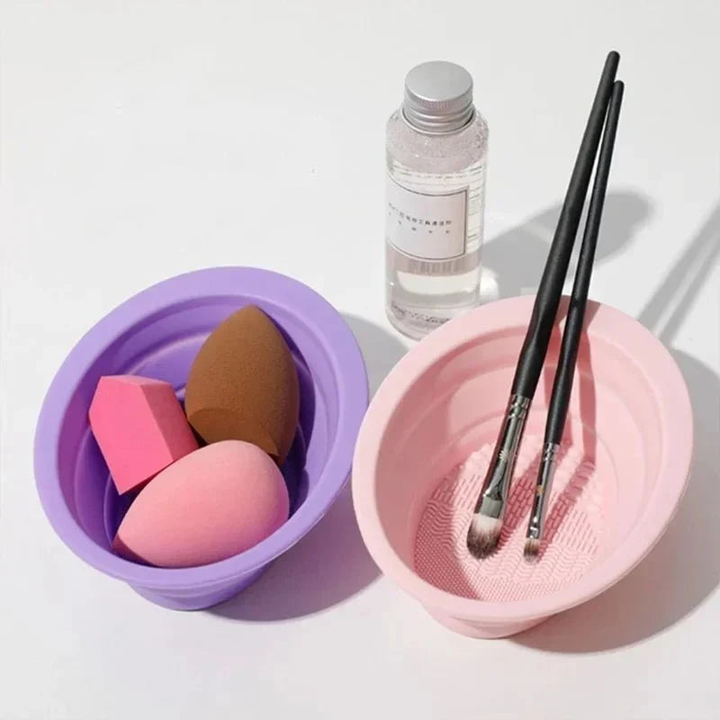 Praktischer faltbarer Silikon Pinselreiniger mit Schale für Make-up. Ideal für Reise & Kosmetik.