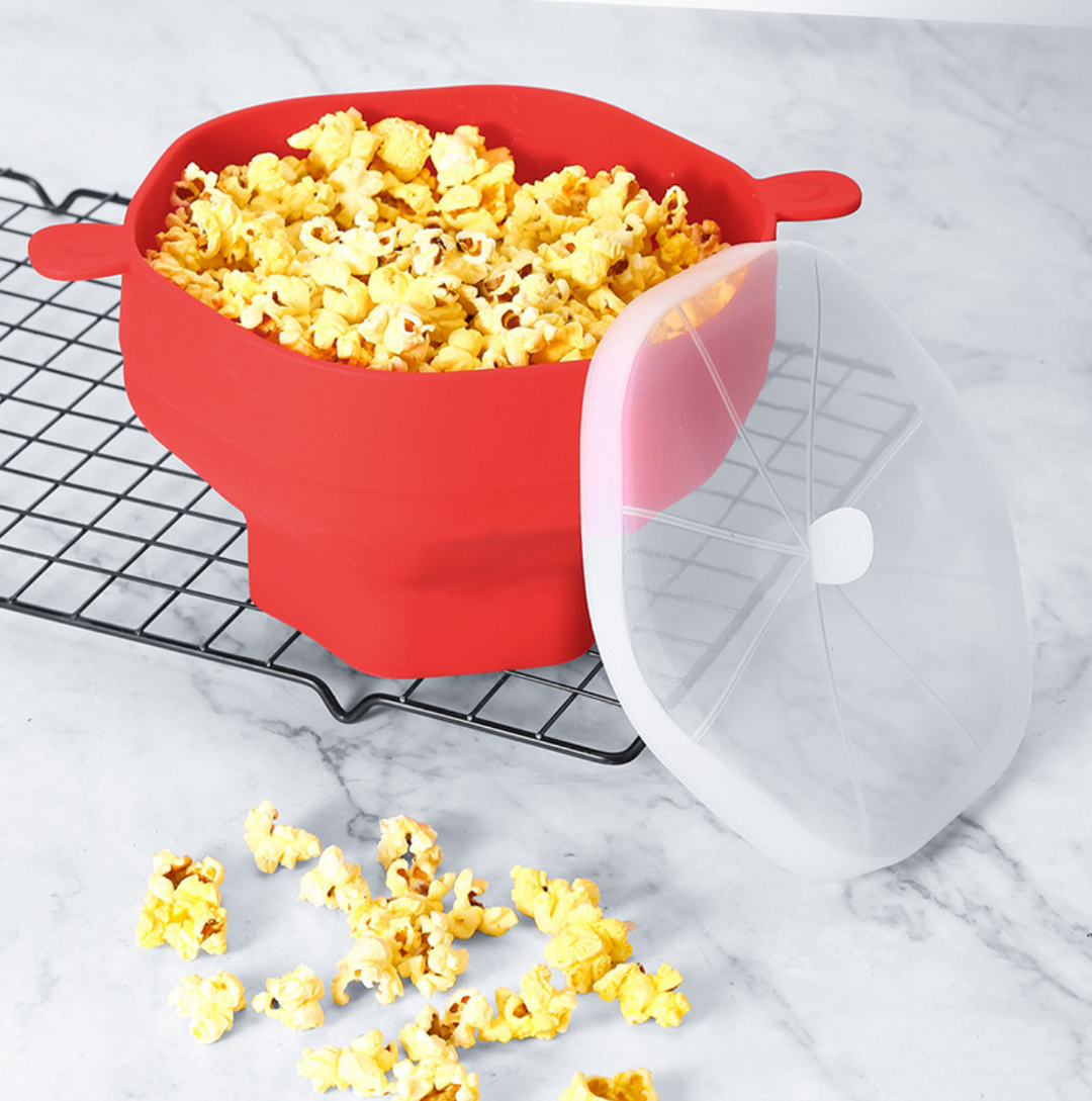Mintfarbener Mikrowellen Popcorn-Maker aus Silikon, faltbar, ideal für gesunden Filmabend-Snack.