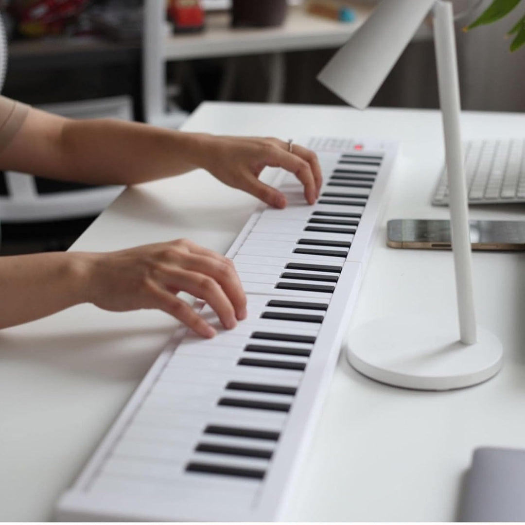 Meliora 61-Tasten Falt-E-Piano, entfaltet und spielbereit. Ideal als tragbares Musikinstrument.