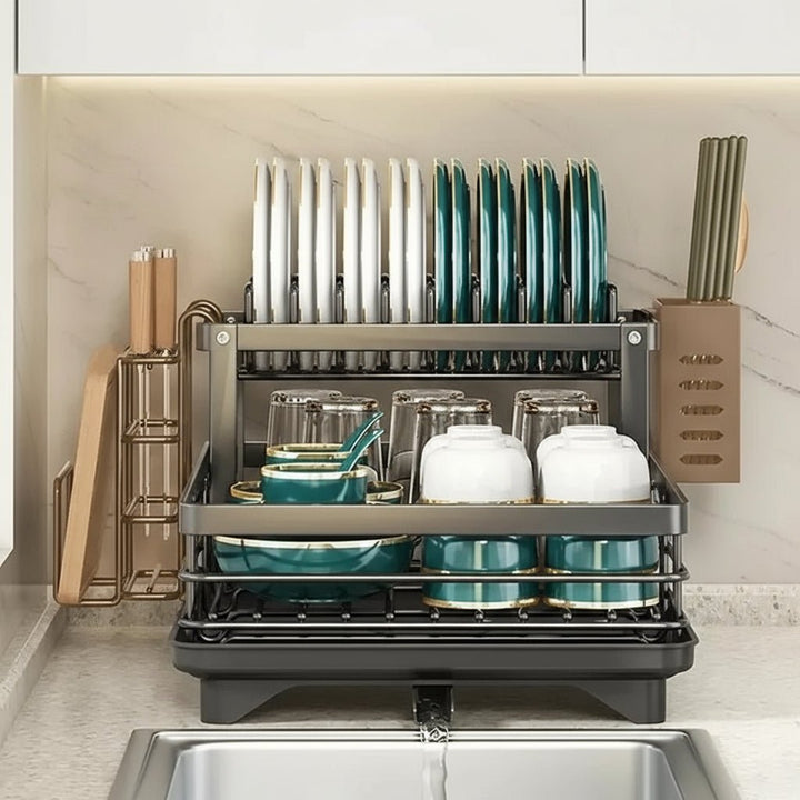 Schlankes, funktionales Abtropfgestell in modernem Schwarz. Faltbar für eine aufgeräumte, minimalistische Küche.
