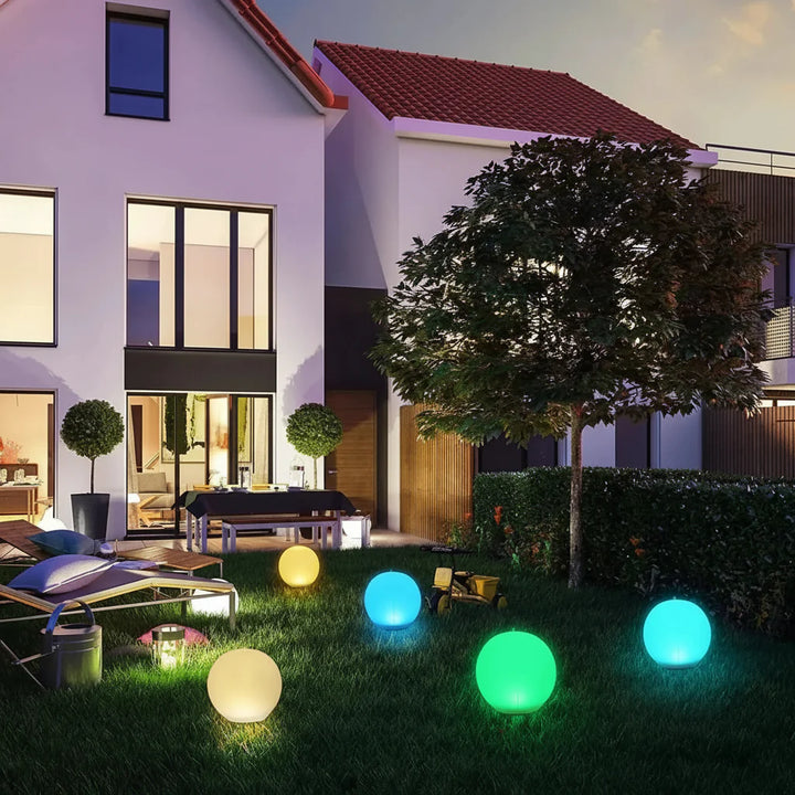 Solare LED-Gartenlampe: schwimmende, farbwechselnde Kugel als Außenleuchte für Teich, Terrasse & Garten.