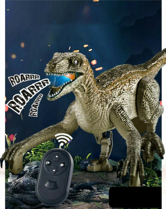 Interaktiver RC Dino mit Fernsteuerung, inspiriert Abenteuerspiel und fördert Fantasie bei Kindern.