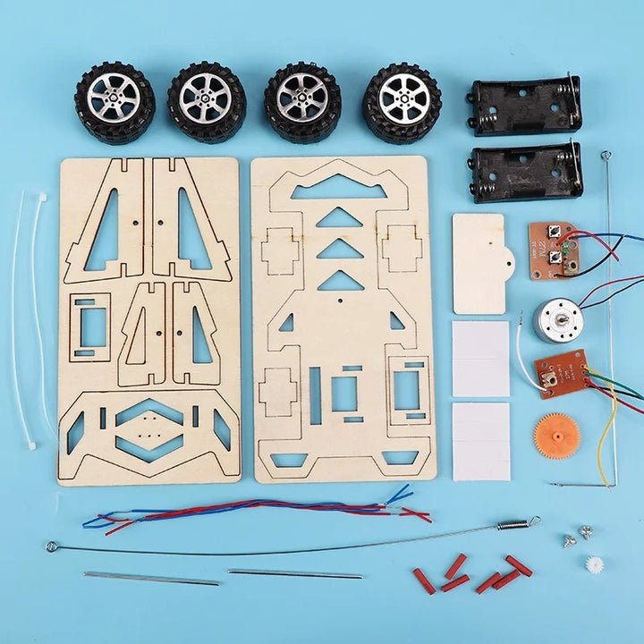 Einzelteile des DIY Holz Rennauto Bausatzes für Kinder, ein komplettes STEM Bastelset.