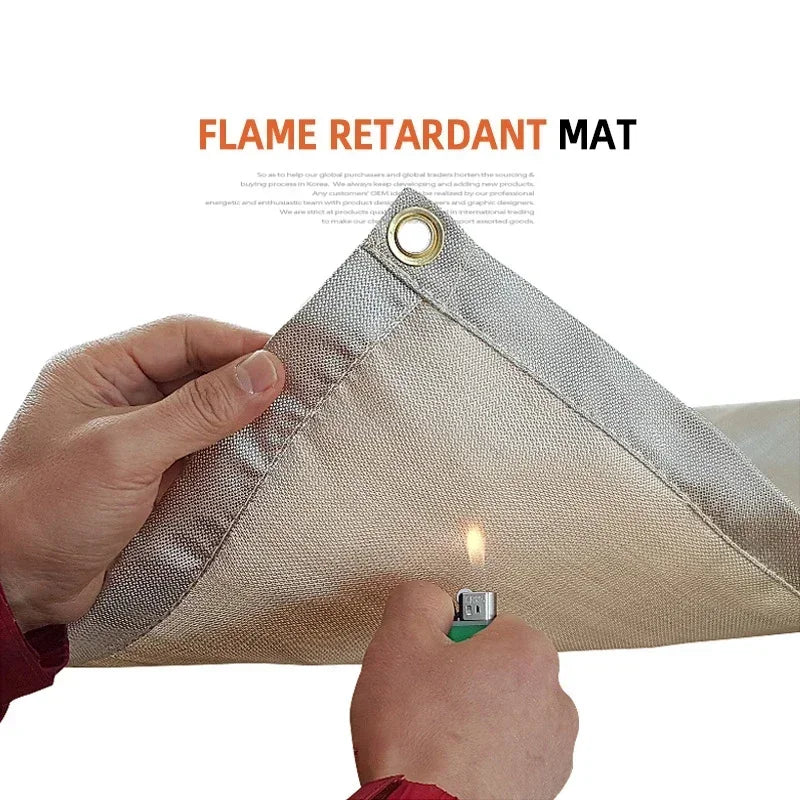 Robuste Feuerschutzmatte für den Grill. Hitzebeständige Unterlage für Camping, Picknick & Garten. Feuerfest & sicher.
