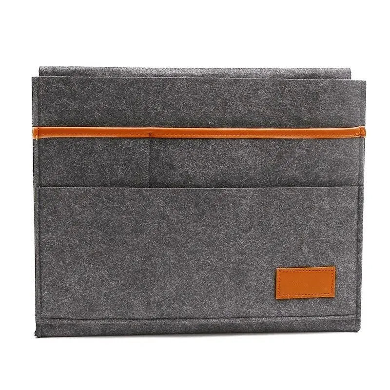 Leerer Filz-Bett-Organizer in Grau, zur einfachen Montage am Bett oder Sofa. Zeigt Design und Fächer.