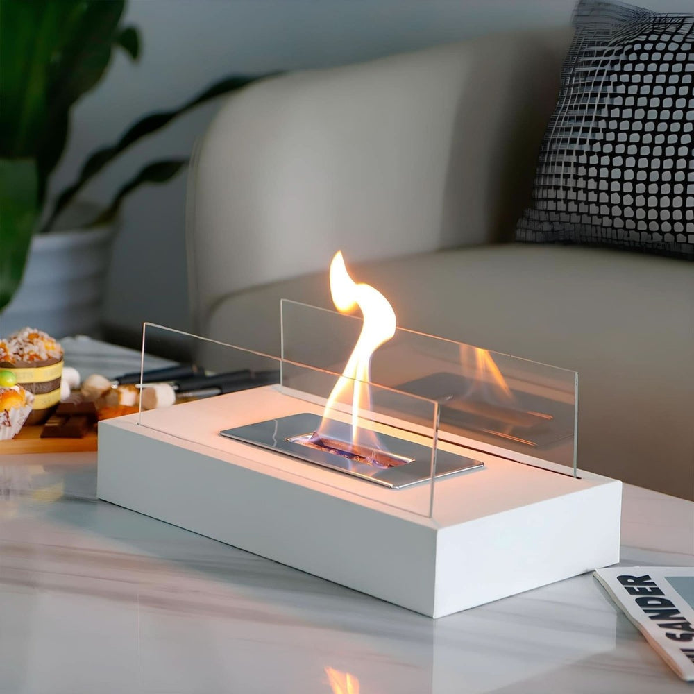 Eleganter Bioethanol Tischkamin FLAMEGLOW, rauchfrei, ideal für gemütliche Abende und moderne Wohnkultur.