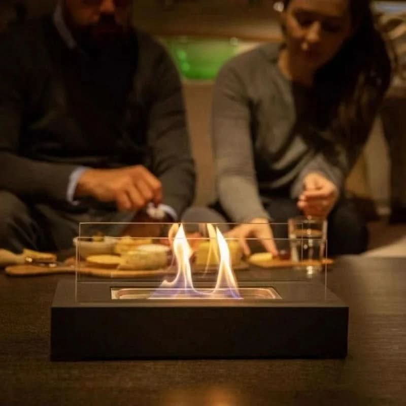 Dekorativer Bioethanol Tischkamin FLAMEGLOW, perfekt für stimmungsvolle Momente und moderne Wohnkultur.