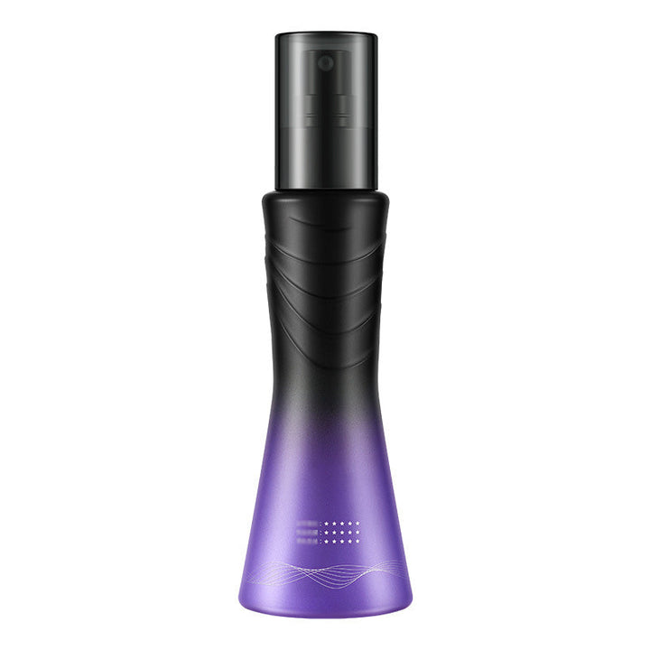 RenewVolume Volumenspray im Badezimmer, unverzichtbar für tägliches Styling und volles, feines Haar.