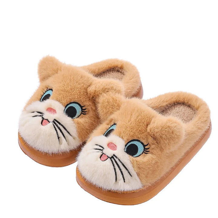 Süße Katzen-Hausschuhe für Kinder. Kuschelige Winterpantoffeln mit rutschfester Sohle für sicheren Halt.