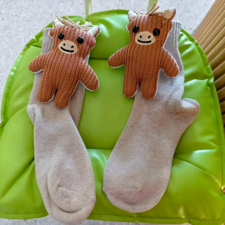 Plüschige Kuschelsocken, unisex, mit süßem 3D-Tier. Rutschfeste Sohle für gemütliche Winterabende.