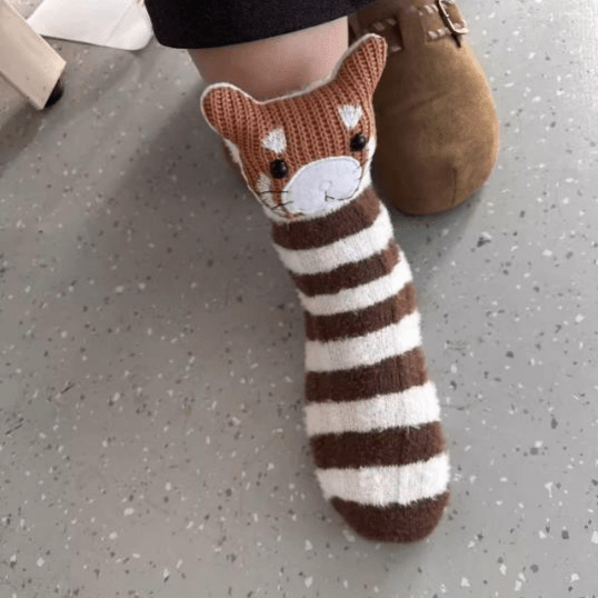 Unisex Kuschel-Haussocken mit 3D-Tier-Gesicht. Warm, plüschig & rutschfest. Ideal für Zuhause.