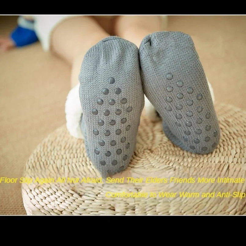 Nahaufnahme von weichen, flauschigen Damen Wintersocken, die Komfort und Wärme bieten.
