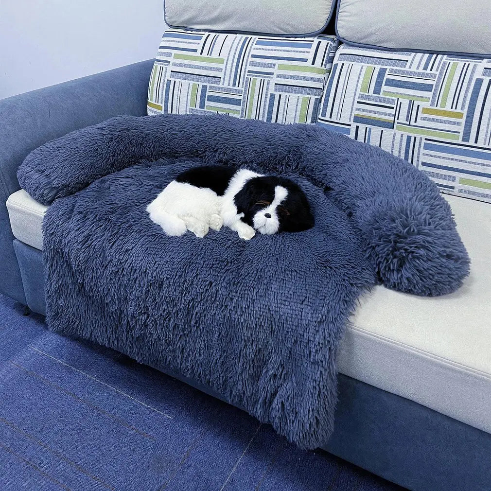 Flauschige, waschbare Haustier-Sofadecke (PlushNest) für Hunde & Katzen. Gemütlicher Möbelschutz.