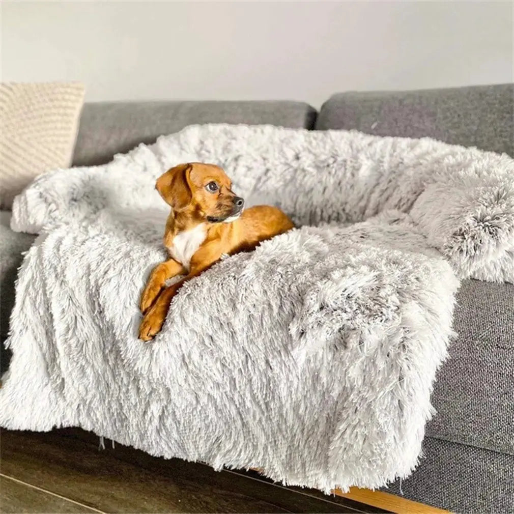 PlushNest: Flauschige Haustierdecke als waschbarer Möbelschutz. Gemütlich für Hunde & Katzen.