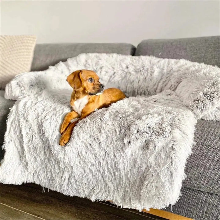 PlushNest: Flauschige Haustierdecke als waschbarer Möbelschutz. Gemütlich für Hunde & Katzen.