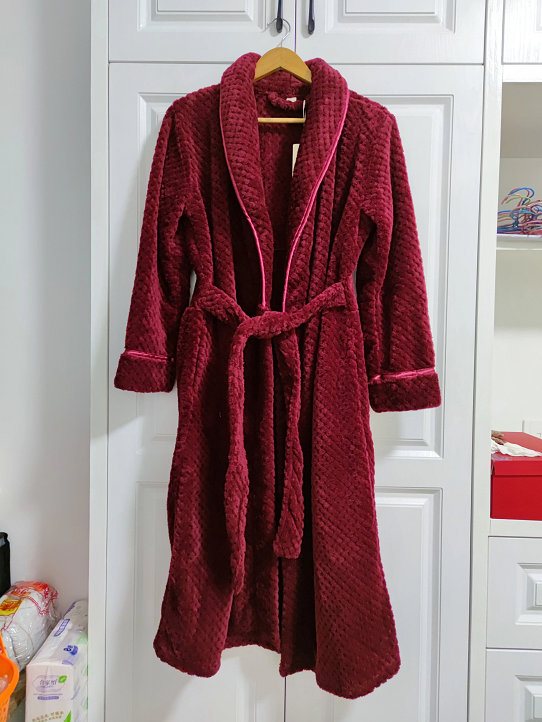 Warmer, flauschiger unisex Bademantel lang. Ideal für gemütliche Herbst- & Winterabende.