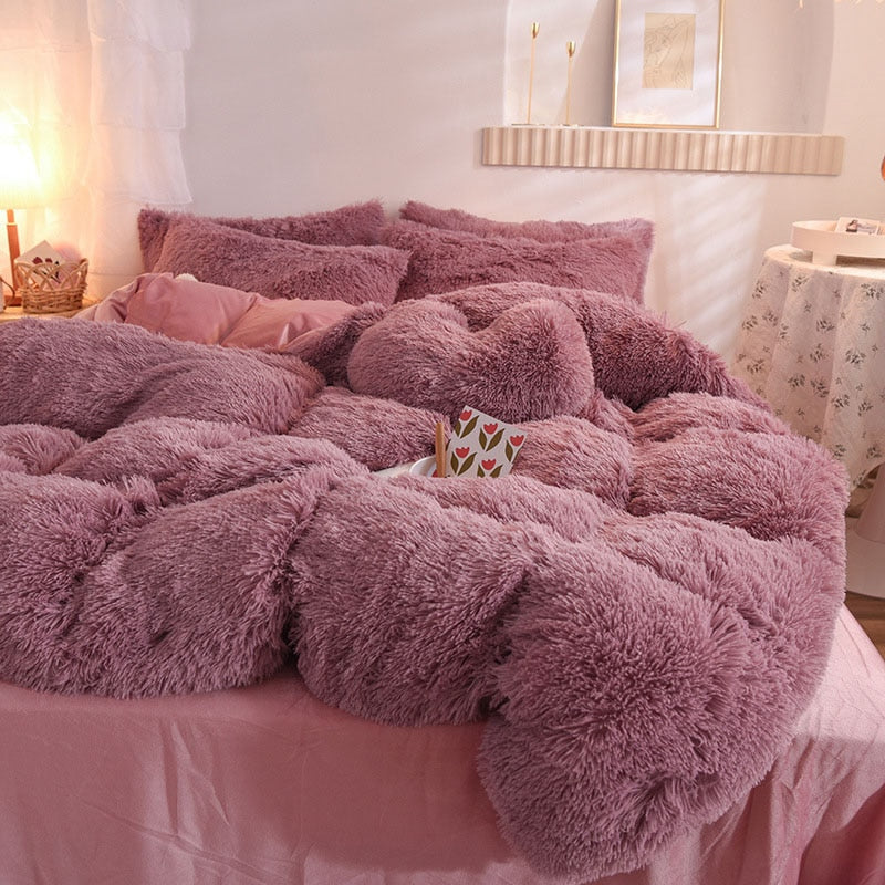 Gemütliches 5-teiliges Fleece-Bettwäsche-Set. Perfekt für den Winter und erholsamen Schlaf.