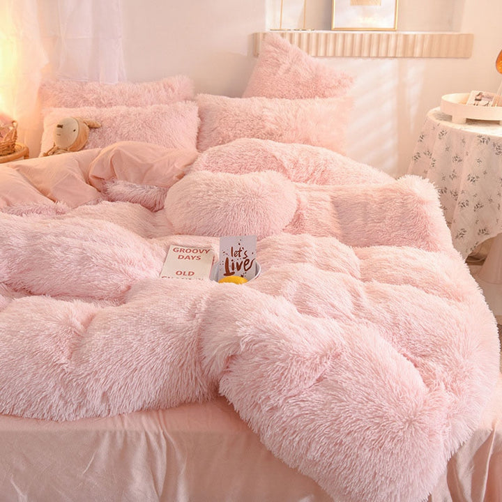 Komplettes 5-teiliges Bettwäsche-Set, extra warm und kuschelig, für optimalen Schlafkomfort.