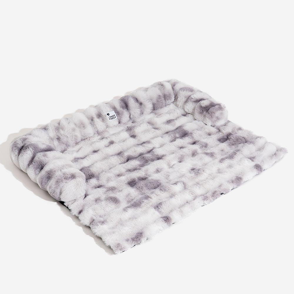 Flauschiges, beruhigendes Hundebett mit Sofaschutz, orthopädisch und aus Plüsch.