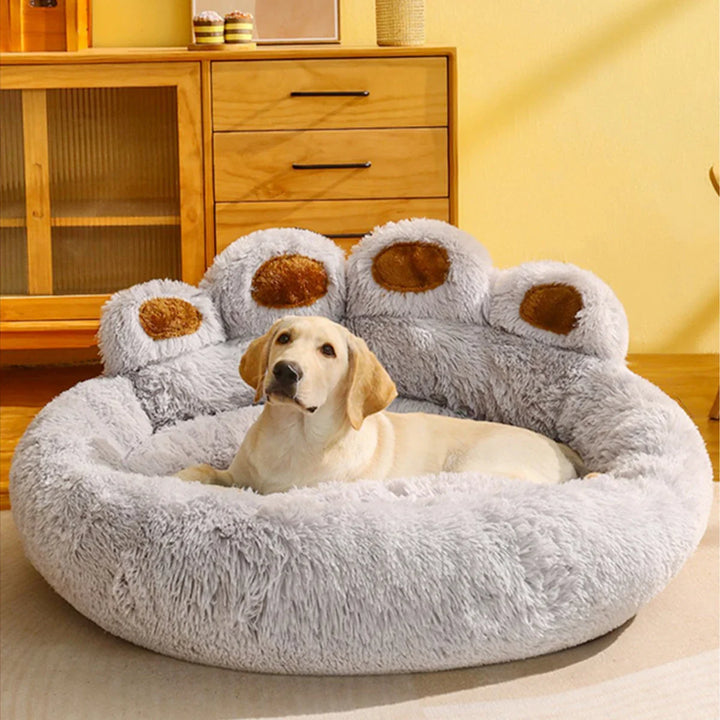 Komfortables, flauschiges Haustierbett in neutralem Grau; ideal als Katzenbett oder kleines Hundebett.