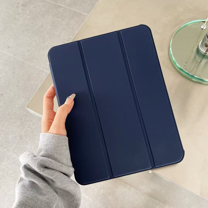 Detailansicht der faltbaren Origami Silikonhülle; das FlexFold Smart Case bietet flexible Ständerpositionen fürs iPad.