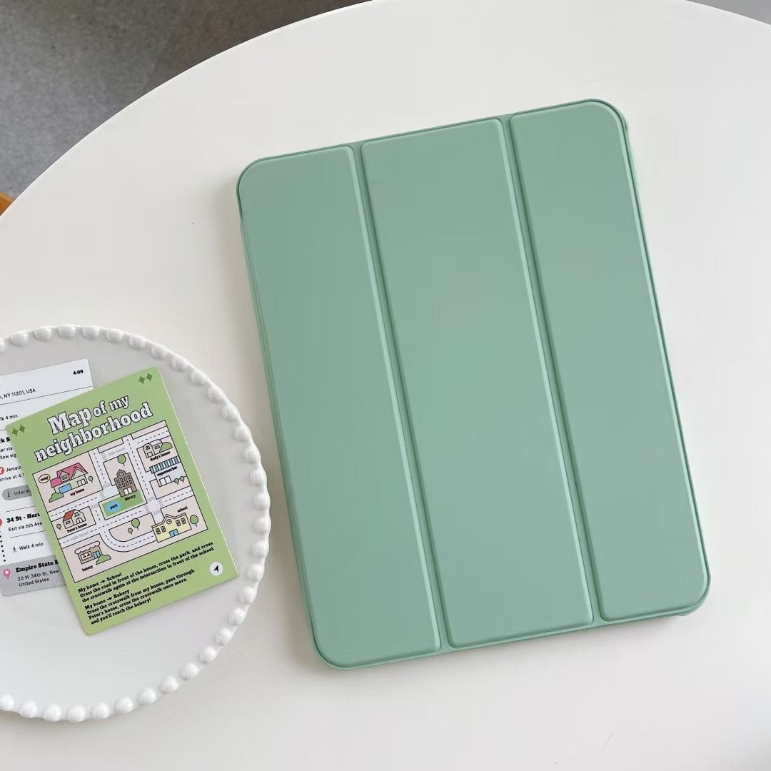 Innovative FlexFold iPad-Hülle aus Silikon, ein Smart Case mit Origami-Ständerfunktion für komfortables Arbeiten und Schauen.