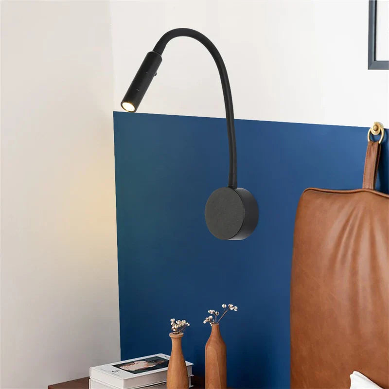 Eco-luxe moderne flexible LED-Wandleuchte mit Berührungsschalter, ideal als Leselampe im Innenbereich.
