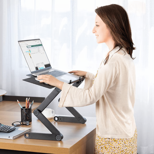 Flexibler 360° Laptopständer aus Aluminium, ergonomisch höhenverstellbar für Homeoffice & Schreibtisch.