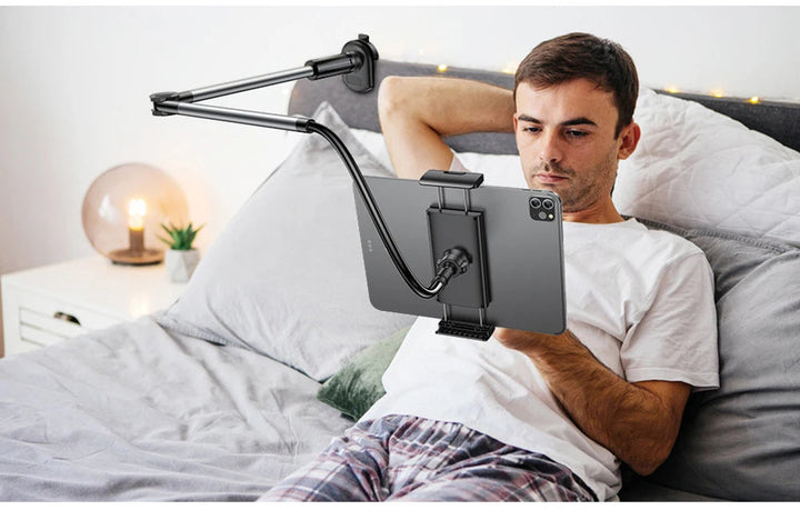 Flexibler, schwarzer Universal Gerätehalter für Bett & Schreibtisch; freihändige Nutzung von Handy & Tablet.