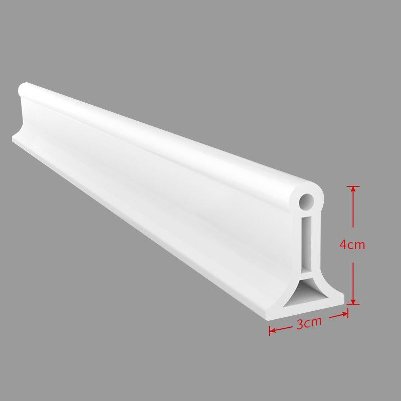 Transparenter Silikon-Wasserrückhalter, selbstklebend & flexibel, als Spritzschutz für Duschbereiche.
