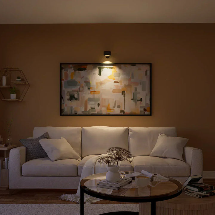 Elegante Designlampe FlexiGlow, kabellose LED Wandleuchte mit 360° Schwenkfunktion für stilvolle Dekoration.