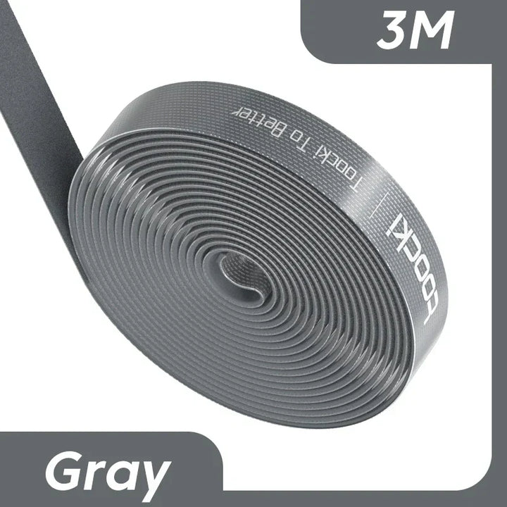 2+1 GRATIS FlexWrap Kabelorganisator-Set für umfassendes Kabelmanagement im Büro.