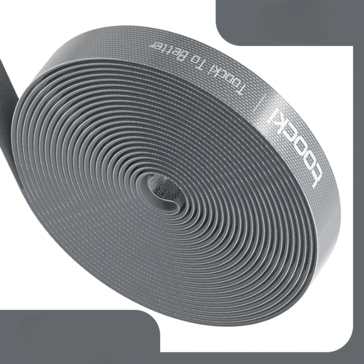 Universeller Kabelschutz und Ordnung mit der FlexWrap Kabelorganisator-Rolle.