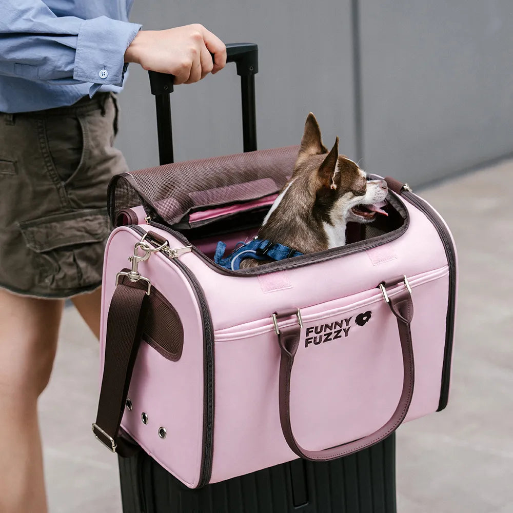 Flexible Hundetragetasche für Flugreisen, weich und anpassungsfähig, für maximalen Komfort deines Tieres.