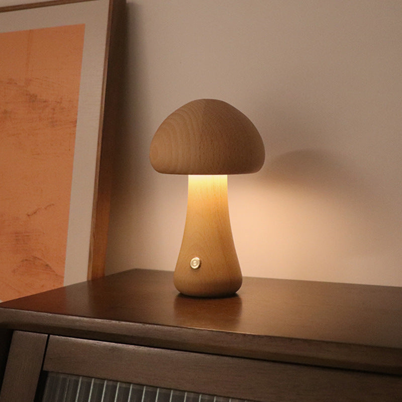 ForestGlow LED Pilzlampe: Dimmbares kabelloses Nachtlicht aus Holz, schafft magisches Stimmungslicht.