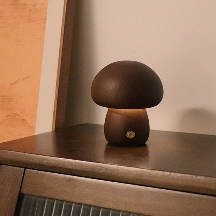 Nachhaltiges ForestGlow Nachtlicht mit Touch-Funktion, Holzlampe Pilz-Design, warmes LED Ambiente Licht.