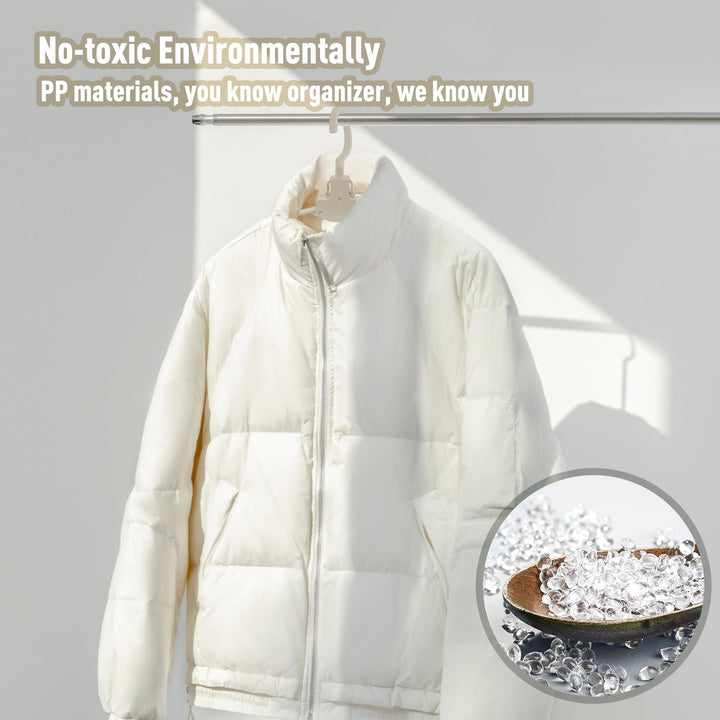 FormGuard™ Kleiderbügel zusammengeklappt, ideal für Reisen und effiziente Aufbewahrung im Schrank.