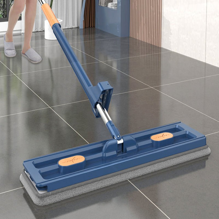 Der Freihand Wischmop auf Laminatboden im Einsatz, ideal für alle Bodenarten & gründliche, streifenfreie Reinigung.