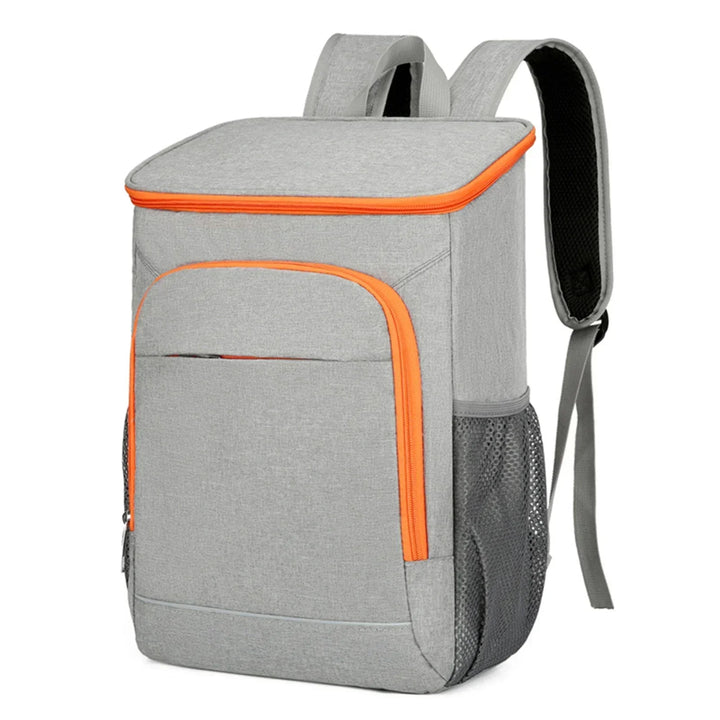 Praktischer FrostoPak 30L Frischhalte-Rucksack, ideal für Picknick, Strand & Camping – hält alles lange kühl.